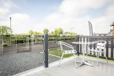 Image de Caledonia Lodge St Andrews is a two-bedroom, double bed with an ensuite bathroom and a twin bedroom