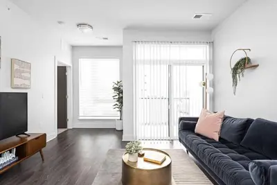 Image de CozySuites Nora 2br near Fashion Mall