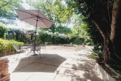 Image de Beautiful sunny 2b&1b home with a garden in Yarralumla near Lake & City Centre\n
