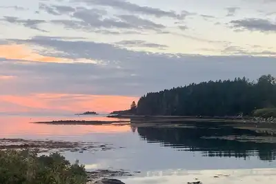 Image de Cozy Waterfront Cottage, Henry Cove. Winter Harbor