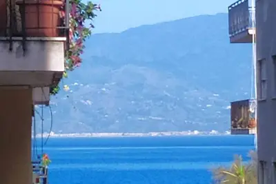 Image de 2 Room Apartments, 1 Studio Apartment: near sea, airport and train station.