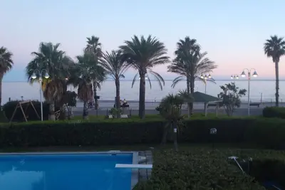 Image de Gorgeous sea-front oasis of quietness and beauty