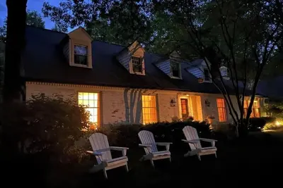 Image de The Woodland Hideaway at Fox Knoll-Grand Park! Concerts! Sleeps 4-Entire floor!