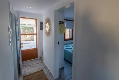 Image de Get Lost Staring at the Endless Blue Sea! 2 min From the Beach!