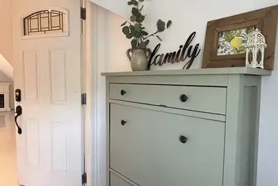 Image de Cozy 2-Bedroom Apartment In Historical Building.