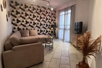 Image de Appartement rénové tout confort 10mn de Campomoro