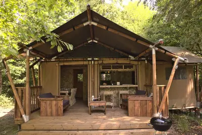 Image de Luxury Safari Tent with Hot Tub