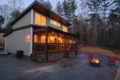 Image de Private Mountain Oasis! Hot tub, Fire Pit & Games in Blue Ridge Mountains! Dogs!