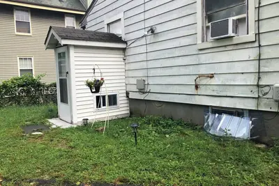 Image de Private Two-bedroom Basement Studio in a convenient location