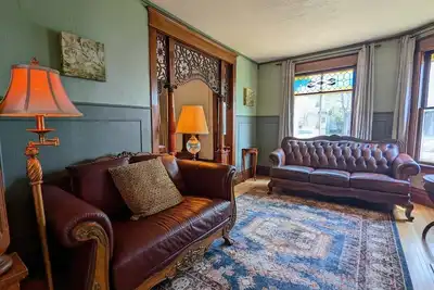 Image de Historic House | Sleeps 9 | 8 Minutes from Duluth