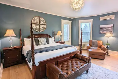 Image de Creekside Suite w/ Jacuzzi & Sauna