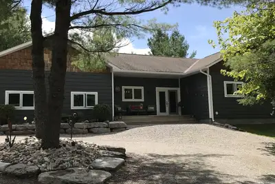 Image de Gorgeous home in beautiful Bobcaygeon. Private, absolute serenity.