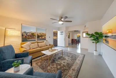 Image de Cozy & Bright / 2 Br 1 Ba / Central / Spotless