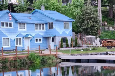 Image de Rustic cabin w/hot tub and sauna on the lake with Mountain view