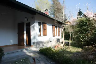 15 km from Maranello Villa Ferrari, sleeps 11, fireplace, billiards and foosball table