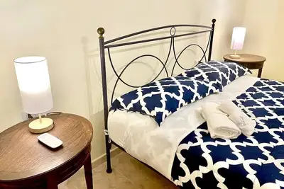 Image de Your central wide place in Naples