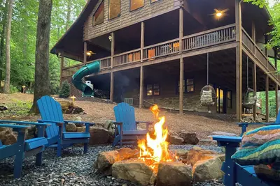 Image de Peaceful Cabin Getaway, Deck slide, Hot Tub, Game Room