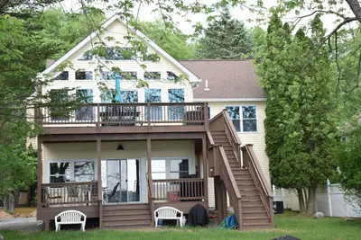 Image de Enjoy the holodays at the Lakefront Chalet, 4 Br, 3 1/2  bath in Arrowhead Lake.