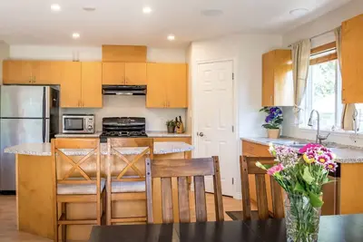 Image de Bright And Spacious 3-Bedroom West Coast Rancher