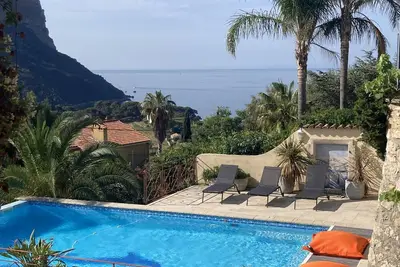 Image de Grande villa avec piscine chauffée, vue panoramique mer et Cap Canaille