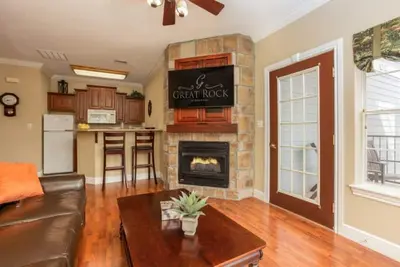 Image de Contemporary 1br Gem in Great Rock Sanctuary