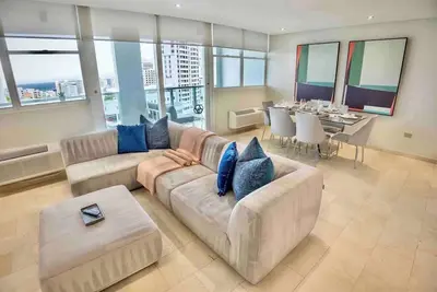 Image de Uma | Modern Luxe Condo in San Juan