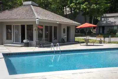 Image de Northern Michigan. Sleeps 8, 3 bedrooms, 2 baths, pools, close to Torch Lake