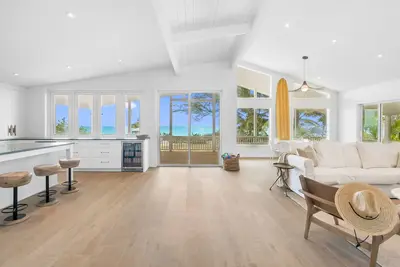 Image de Seahaus • Newly Renovated Luxury Beachfront Home •