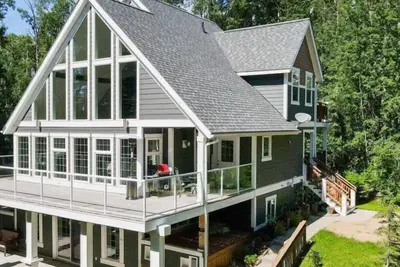 Image de Beautiful House at the Lake!