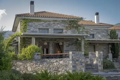 Image de Traditional villa in a complex beside the sea.