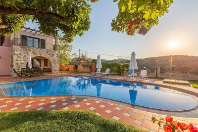 Image de Welcoming Family Villa - Private Pool, Stunning Mountain, Countryside & Sea Views close to Beaches!