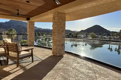 Image de Riverfront with private dock, river views from every room & arcade games!