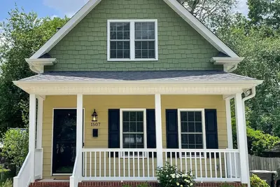 Image de Cozy Cottage Close to Everything! !