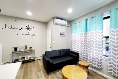 Cozy 2 bedroom close to everything