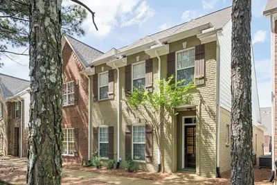 Image de 3 Bedroom + Bunkroom Near the Square and Campus!