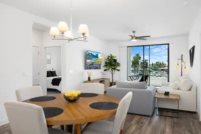 Image de Resort Style Living in Downtown Ocotillo!