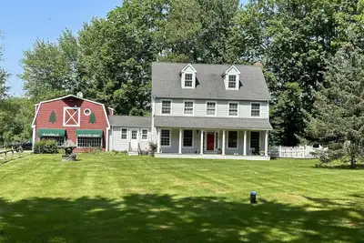 Image de Rare--Private Cozy Country-home on Christmas tree farm setting.