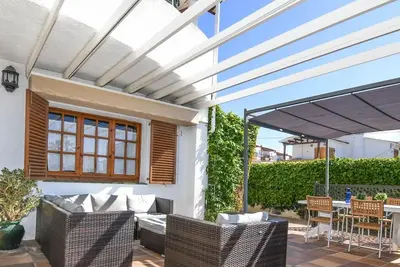 Image de Maison mitoyenne avec barbecue et espace commun avec piscine, à 500m de la plage.