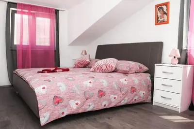 Appartement de deux chambres avec le balcon et la vue sur le mer Kastel Kambelovac, Kastela (A-21372-b)