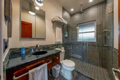 Image de Near U of A / Covered Patio / Fenced / 2 Br 1 Ba