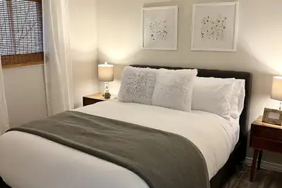 Image de Executive apartment w/ free parking & WiFi