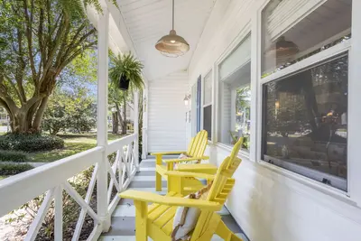 Image de Cozy Castaway Cottage in Historic Old Town. Close to everything! Newly updated