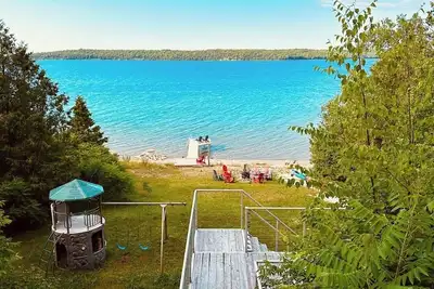 Image de Zeta's Beachfront Cottage on Georgian Bay