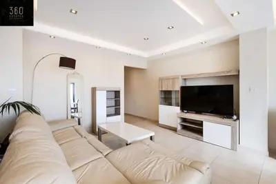 Image de Beautiful, spacious 3br home with private Balcony