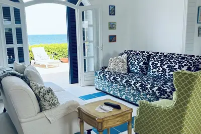 Image de Sweet Dreams Villanova Gorgeous Beachfront Villa with incredible view of the sea