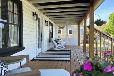 Image de 3 Bedroom Home Facing Inner harbor with 1st Floor King Bedroom.