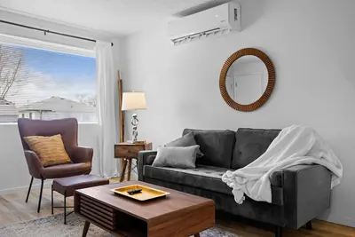 Image de Cozy & Quiet - King Bed - Full Kitchen - 6 Minutes to Kadlec, 5 miles to Pnnl.