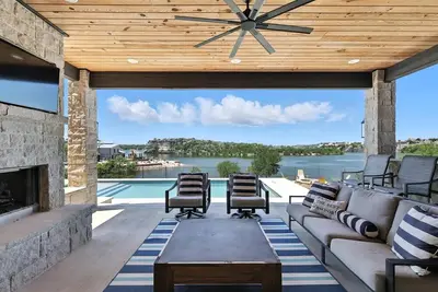 Image de Pk Dream-5 bedroom/5bath- Lakefront Home!