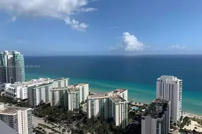 Ocean Beach Vacation Large 2bd/2bth Condo, Hollywood Fl