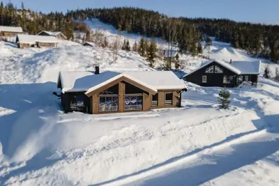 Image de Modern ski-in/ski-out cabin in Norway – all included for your mountain getaway